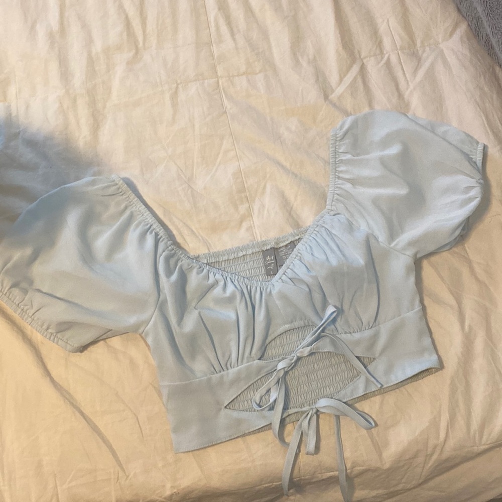 TILLYS sky & sparrow crop top with blouse sleeves